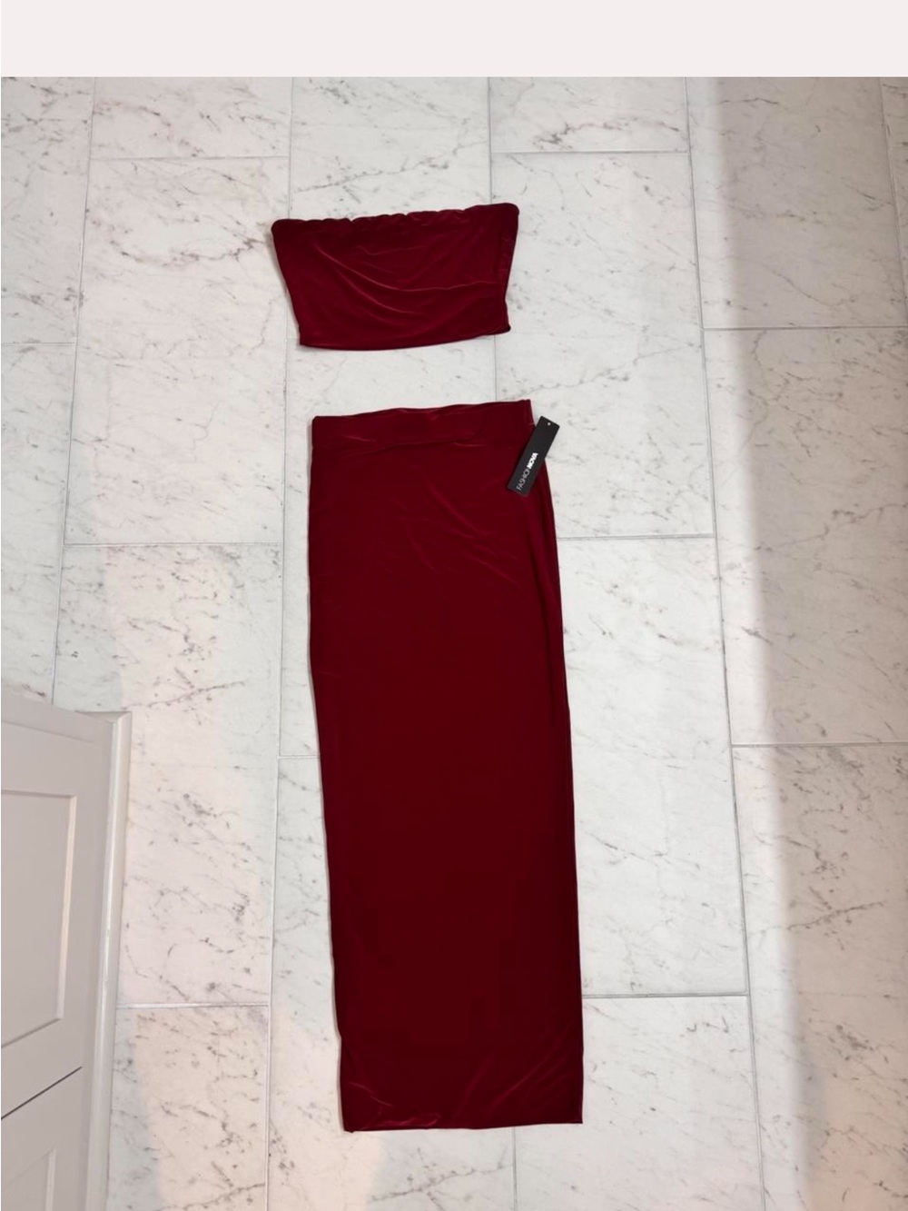 Fashion Nova Burgundy 2-Piece Set ❤️
Women’s size M. Gorgeous deep burgundy wine